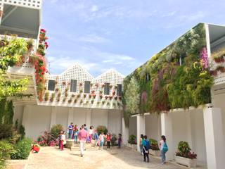 Jardín Vertical en Antiguas Bodega Mora, Terapia Urbana, Diseño de jardines verticales Terapia Urbana, Diseño de jardines verticales Modern garden