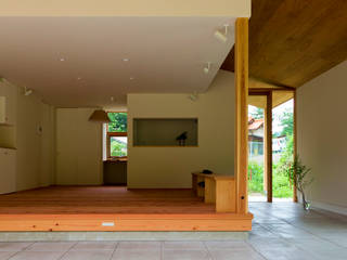 八鹿の家, エイチ・アンド一級建築士事務所 H& Architects & Associates エイチ・アンド一級建築士事務所 H& Architects & Associates Living room Wood Wood effect
