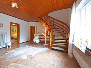Home Staging Großes Landhaus im Hunsrück, Birgit Hahn Home Staging Birgit Hahn Home Staging Classic style corridor, hallway and stairs Wood Beige