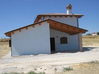 Un piccolo rifugio in campagna, Crescenzi Architectures, Building Solutions Crescenzi Architectures, Building Solutions Casas de estilo rural