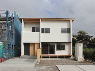 下岡田box, 竹内裕矢設計店 竹内裕矢設計店 Puertas y ventanas de estilo escandinavo Madera Acabado en madera