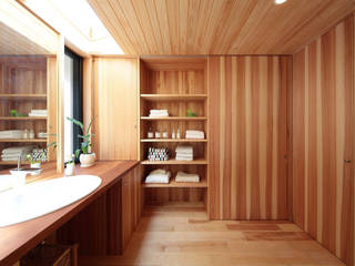 光と陰、庭との繋がり 【前橋みなみモデルハウス】, 四季の住まい株式会社 四季の住まい株式会社 Eclectic style bathroom Solid Wood Wood effect