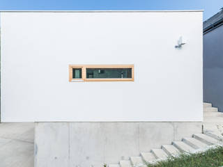 The Black & White House, Földes Architects Földes Architects Casas de estilo minimalista