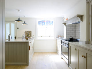The Barnsbury Islington Kitchen by deVOL , deVOL Kitchens deVOL Kitchens Classic style kitchen Grey