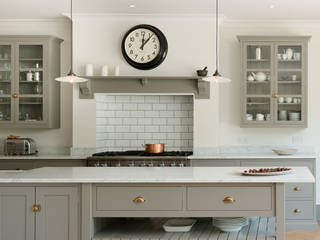 The Queens Park Kitchen by deVOL , deVOL Kitchens deVOL Kitchens Classic style kitchen Wood Grey