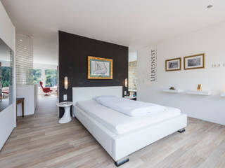 Die Kunst steckt im Kleinen, KitzlingerHaus GmbH & Co. KG KitzlingerHaus GmbH & Co. KG Bedroom