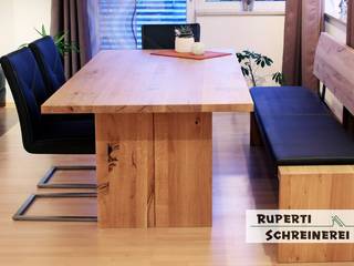 Esszimmer in Eiche Massiv und Leder Sitzbank, Ruperti Schreinerei Ruperti Schreinerei 餐廳 木頭 Wood effect