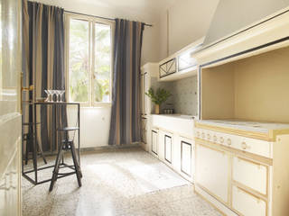 VILLA LIBERTY BOLOGNESE A DUE PASSI DAL CENTRO STORICO, Bologna Home Staging Bologna Home Staging Nhà bếp phong cách kinh điển