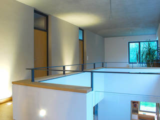 Haus S - Arbeitsbox und Sitznische, fried.A - Büro für Architektur fried.A - Büro für Architektur Modern corridor, hallway & stairs