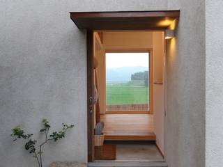 Atelier in Iga, Mimasis Design／ミメイシス デザイン Mimasis Design／ミメイシス デザイン Eklektyczne okna i drzwi Drewno O efekcie drewna