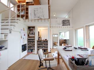 Atelier in Iga, Mimasis Design／ミメイシス デザイン Mimasis Design／ミメイシス デザイン Eclectic style media rooms Wood White