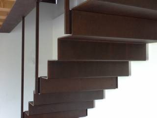 Il fascino dell'acciaio corten, Ideal Ferro snc Ideal Ferro snc Modern corridor, hallway & stairs Iron/Steel