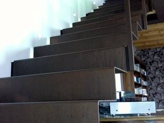 Il fascino dell'acciaio corten, Ideal Ferro snc Ideal Ferro snc Modern corridor, hallway & stairs Iron/Steel