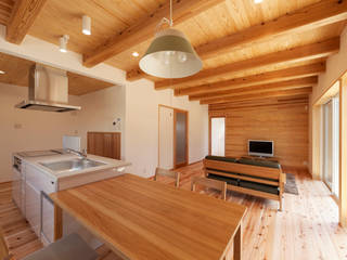 Ft-House okayama kurasiki, 三宅和彦／ミヤケ設計事務所 三宅和彦／ミヤケ設計事務所 Moderne eetkamers Massief hout Bont