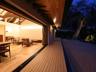 しだれ桜と暮らす家, 設計事務所アーキプレイス 設計事務所アーキプレイス Modern Terrace Wood Wood effect