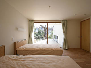 しだれ桜と暮らす家, 設計事務所アーキプレイス 設計事務所アーキプレイス Modern style bedroom