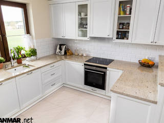 Blat kuchenny z granitu Ivory Cream , GRANMAR Borowa Góra - granit, marmur, konglomerat kwarcowy GRANMAR Borowa Góra - granit, marmur, konglomerat kwarcowy Classic style kitchen Granite