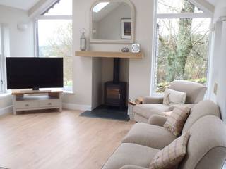 New Sunroom for Cosy Cottage, Corylus Architects Ltd. Corylus Architects Ltd. Гостиная в классическом стиле Дерево Эффект древесины