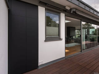 Terrassenschrank @win nach Maß - wetterfest, design@garten GmbH & Co. KG design@garten GmbH & Co. KG Moderne balkons, veranda's en terrassen Houtcomposiet