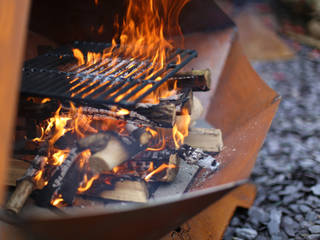 Sphenomegacorona Barbecue and Fire Pit, Digby Scott Designs Digby Scott Designs Modern garden Iron/Steel