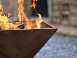 Square Octagonal Barbecue and Fire Pit, Digby Scott Designs Digby Scott Designs Jardins modernos Ferro/Aço