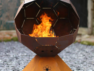 The Football Barbecue and Fire Pit, Digby Scott Designs Digby Scott Designs Modern garden Iron/Steel