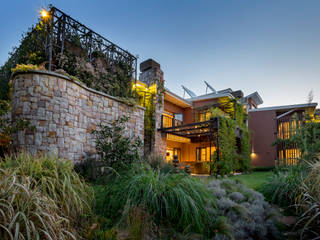House Jones, Environment Response Architecture Environment Response Architecture Eclectic style houses