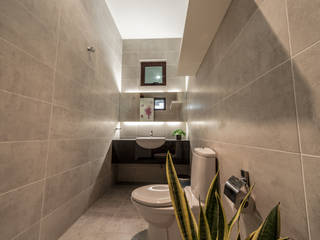 Majestic Contemporary | BUNGALOW , Design Spirits Design Spirits Phòng tắm phong cách tối giản