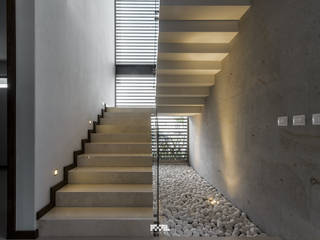 Solares 132, 2M Arquitectura 2M Arquitectura Modern corridor, hallway & stairs
