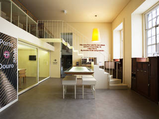 Wine Bar e Sala de Provas, Atelier 405 \ 405 architects Atelier 405 \ 405 architects Espaces commerciaux Fer / Acier