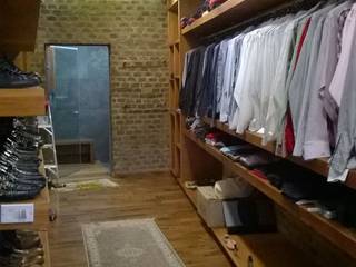 homify Modern style dressing rooms Wood Wood effect