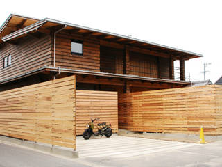 Wood stucco house, SSD建築士事務所株式会社 SSD建築士事務所株式会社 Modern home Solid Wood Multicolored