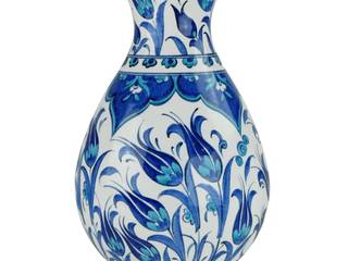 Vase en céramique d'Iznik, KaravaneSerail KaravaneSerail Other spaces Ceramic