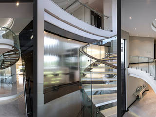 Residence Calaca, FRANCOIS MARAIS ARCHITECTS FRANCOIS MARAIS ARCHITECTS Moderner Flur, Diele & Treppenhaus Transparent