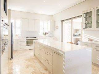Simple yet beautiful home in Brettenwood, CA Architects CA Architects Minimalist kitchen