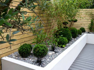 Small, low maintenance garden Yorkshire Gardens Jardines de estilo minimalista Compuestos de madera y plástico eco deck,rendered planters,simple garden