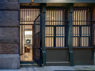 NOHO Duplex, New York, Lilian H. Weinreich Architects Lilian H. Weinreich Architects Rumah Gaya Industrial Batu Bata
