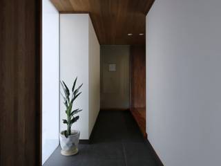 s-house, 髙岡建築研究室 髙岡建築研究室 Ingresso, Corridoio & Scale in stile asiatico Piastrelle