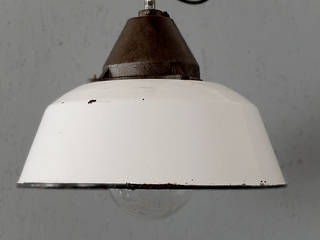 Vintage industrial lights/ lamps by works berlin, works berlin works berlin غرفة المعيشة حديد