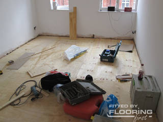 Floor Fitting Service, FlooringFirst! FlooringFirst! 클래식스타일 침실 솔리드 우드 멀티 컬러