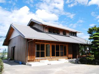 実りの家, SSD建築士事務所株式会社 SSD建築士事務所株式会社 Modern home Solid Wood Multicolored