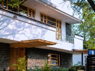 Indegenious House-Architect's house cum Residence,Dehradun, Manuj Agarwal Architects Manuj Agarwal Architects Landhäuser