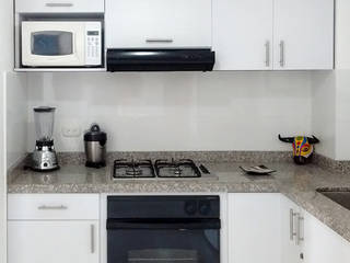 Cocinas Básicas, Remodelar Proyectos Integrales Remodelar Proyectos Integrales Modern kitchen MDF White