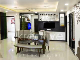 A DREAM HOME WITH CONTEMPORARY APPEAL, KREATIVE HOUSE KREATIVE HOUSE Modern dining room Plywood