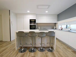 Reforma integral de 3 plantas, Novodeco Novodeco Modern Kitchen