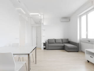 Giochi di luce e trasparenze: Bilocale a Milano, PAZdesign PAZdesign Modern living room بانس White