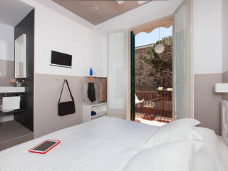 HOSTAL ECOZENTRIC, 02_BASSO Arquitectos 02_BASSO Arquitectos Dormitorios de estilo mediterráneo