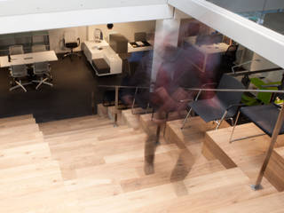 Showroom de mobilier de bureaux, helium3 positive architecture helium3 positive architecture Commercial spaces