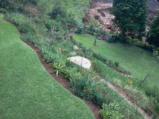 AN INDIGENOUS KLOOF GARDEN, Paul's Plantscapes Landscapes Paul's Plantscapes Landscapes حديقة