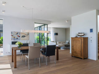 Vom Luxus des Einfachen, KitzlingerHaus GmbH & Co. KG KitzlingerHaus GmbH & Co. KG Modern dining room Engineered Wood Transparent